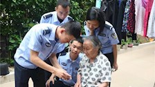 传承雷锋精神 彰显警院风采——四月“学雷锋＂活动